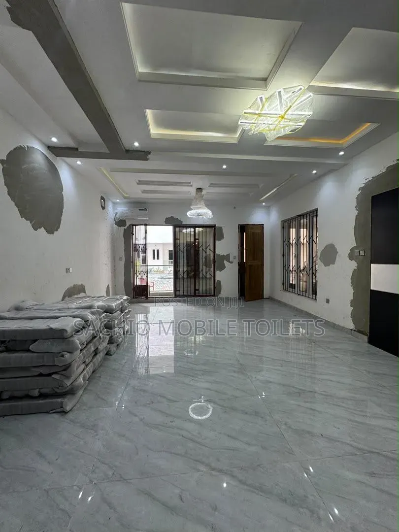 2bdrm Maisonette in Lekki Phase 1 for sale in Lekki Phase 1