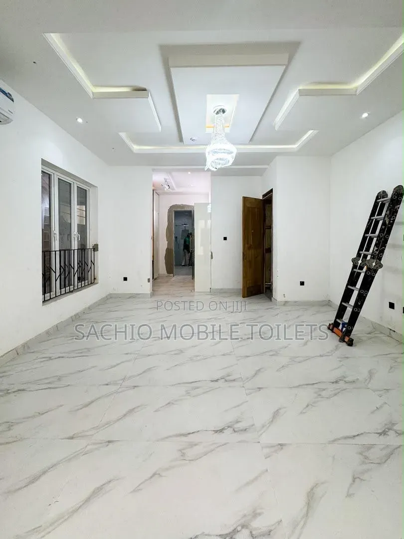 2bdrm Maisonette in Lekki Phase 1 for sale in Lekki Phase 1