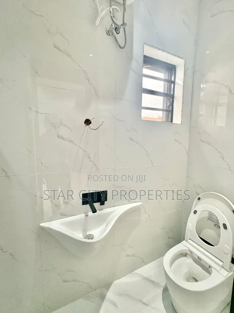 2bdrm Apartment in Magodo Phase 2 Gra for sale in GRA Phase 2 Shangisha