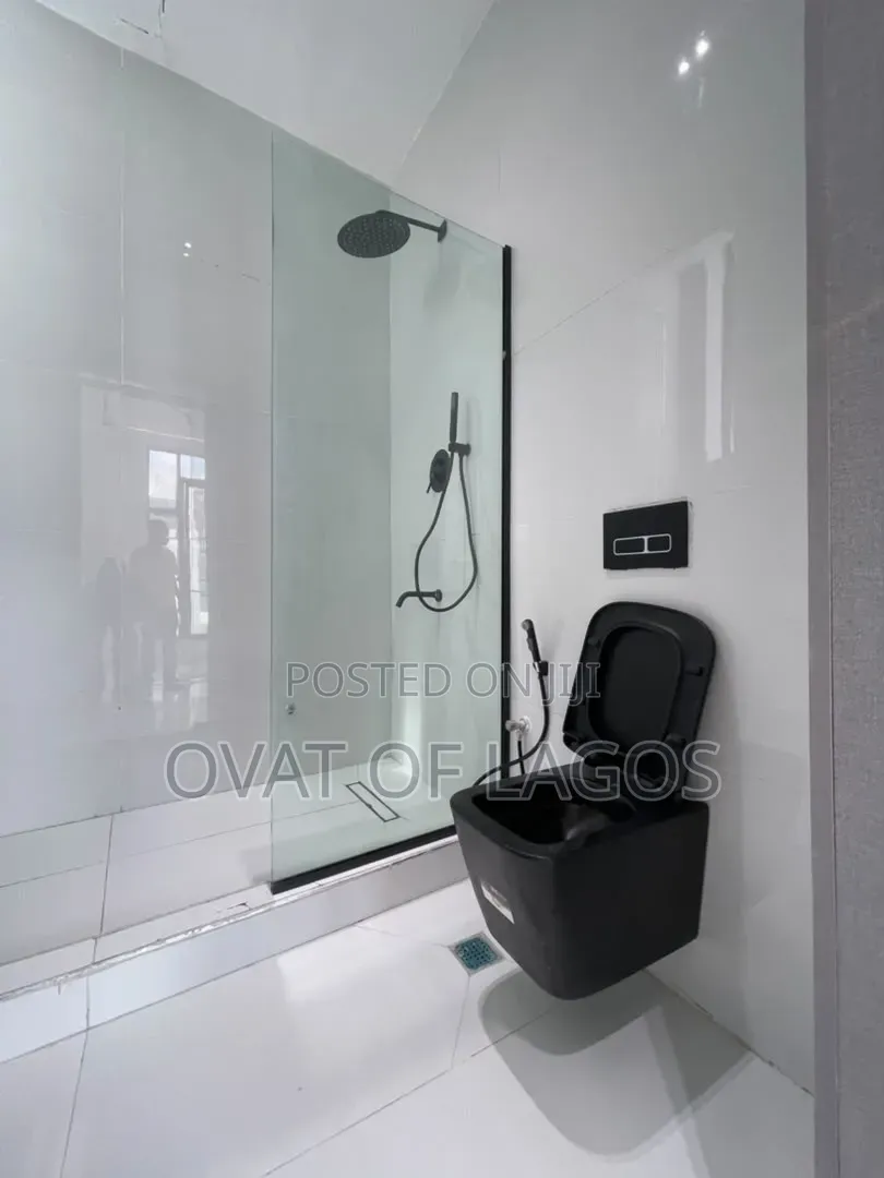 5bdrm Duplex in Osapa london for sale in Osapa london