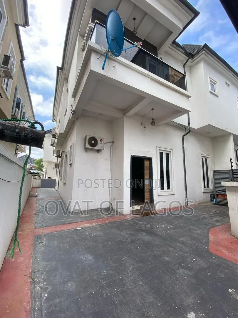 4bdrm Duplex in Chevron for rent in Chevron