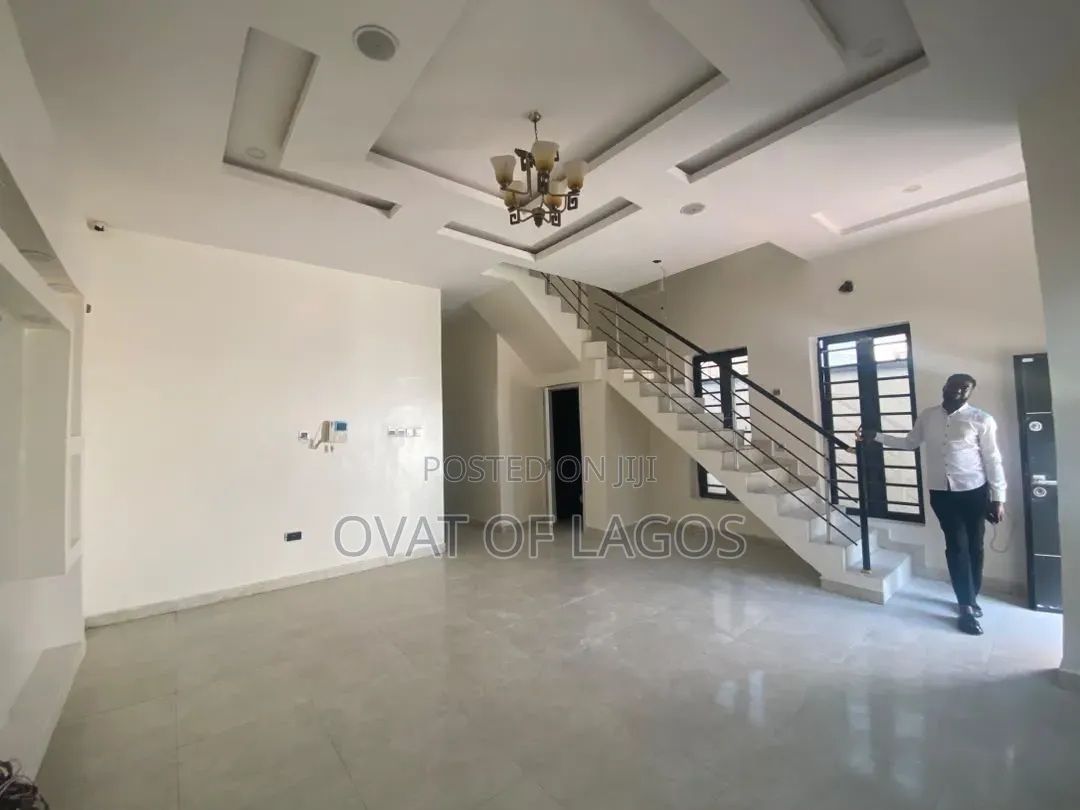 4bdrm Villa in Ikota for rent in Ikota