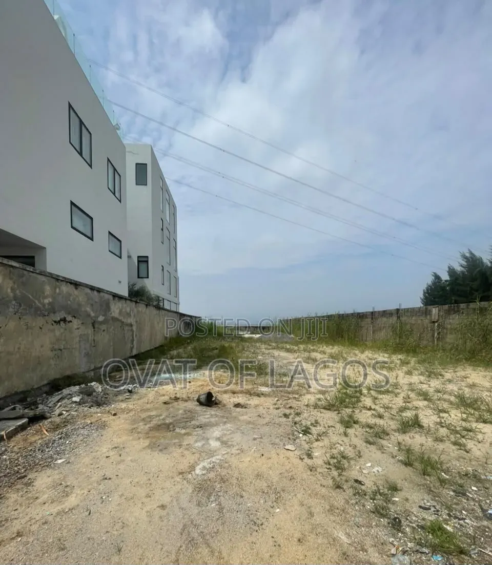 For Sale
852sqm of Waterfront Land in Banana Island