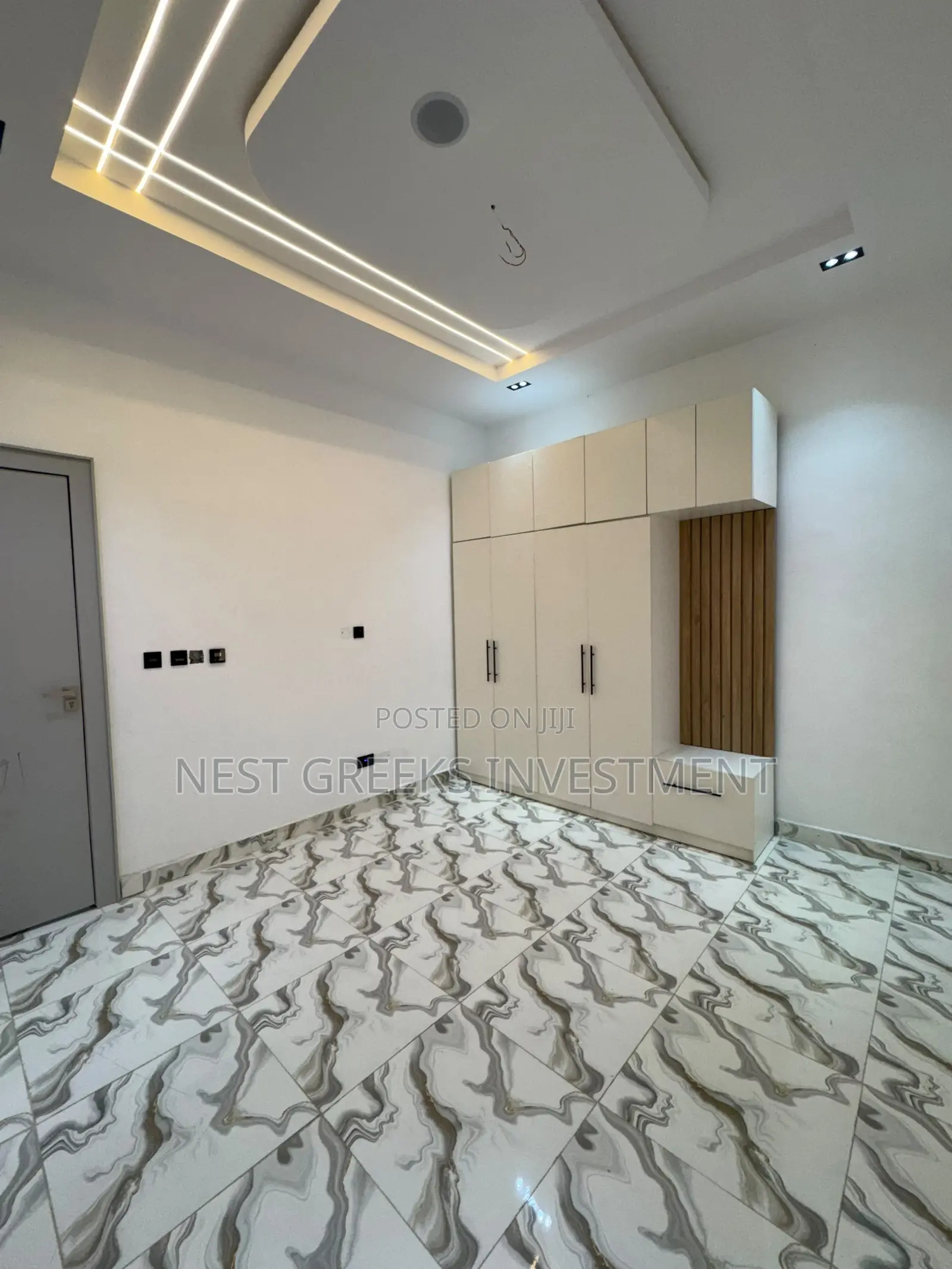 5bdrm Duplex in Adeniyi Jones for sale in Adeniyi Jones