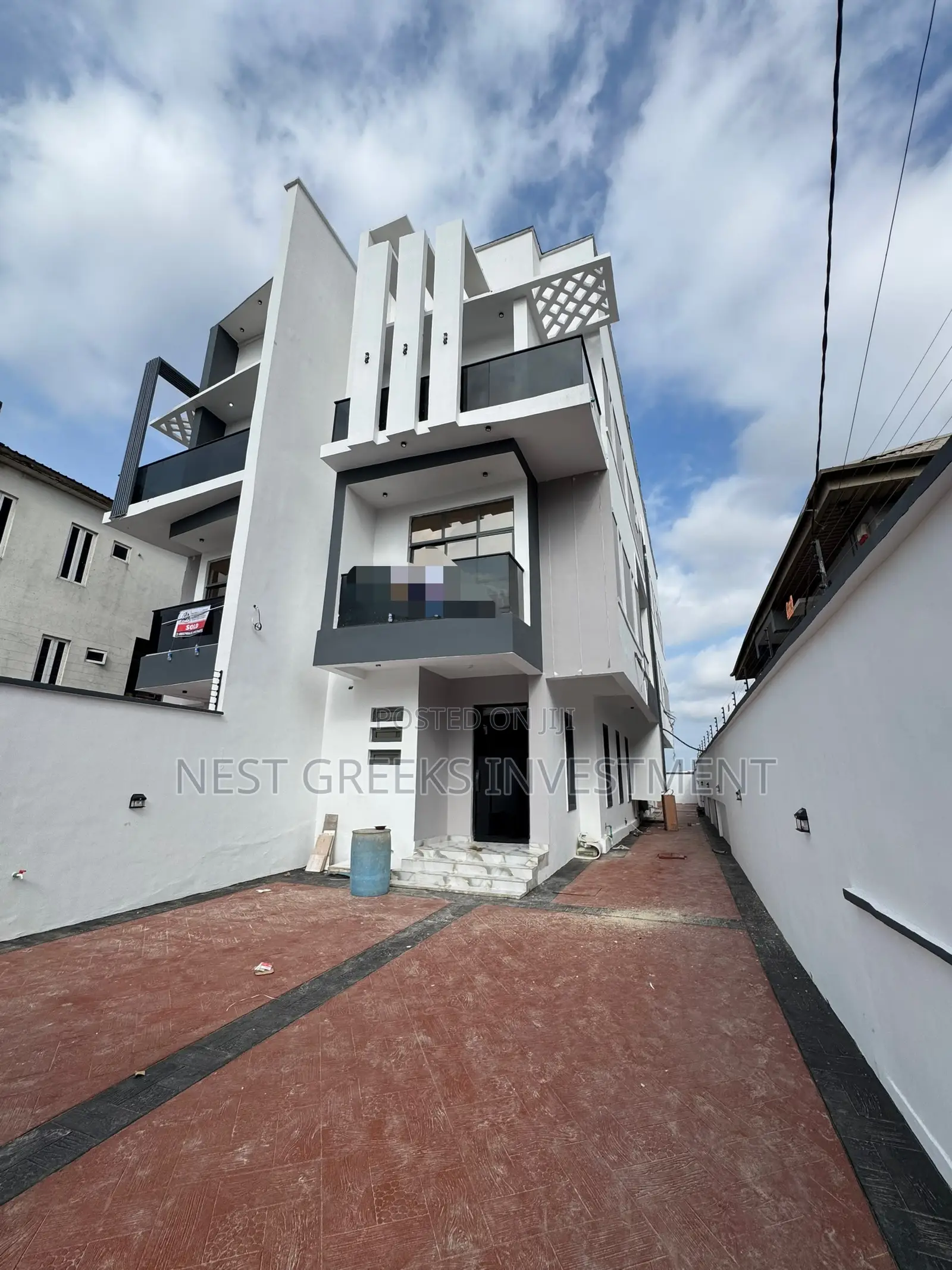 5bdrm Duplex in Adeniyi Jones for sale in Adeniyi Jones
