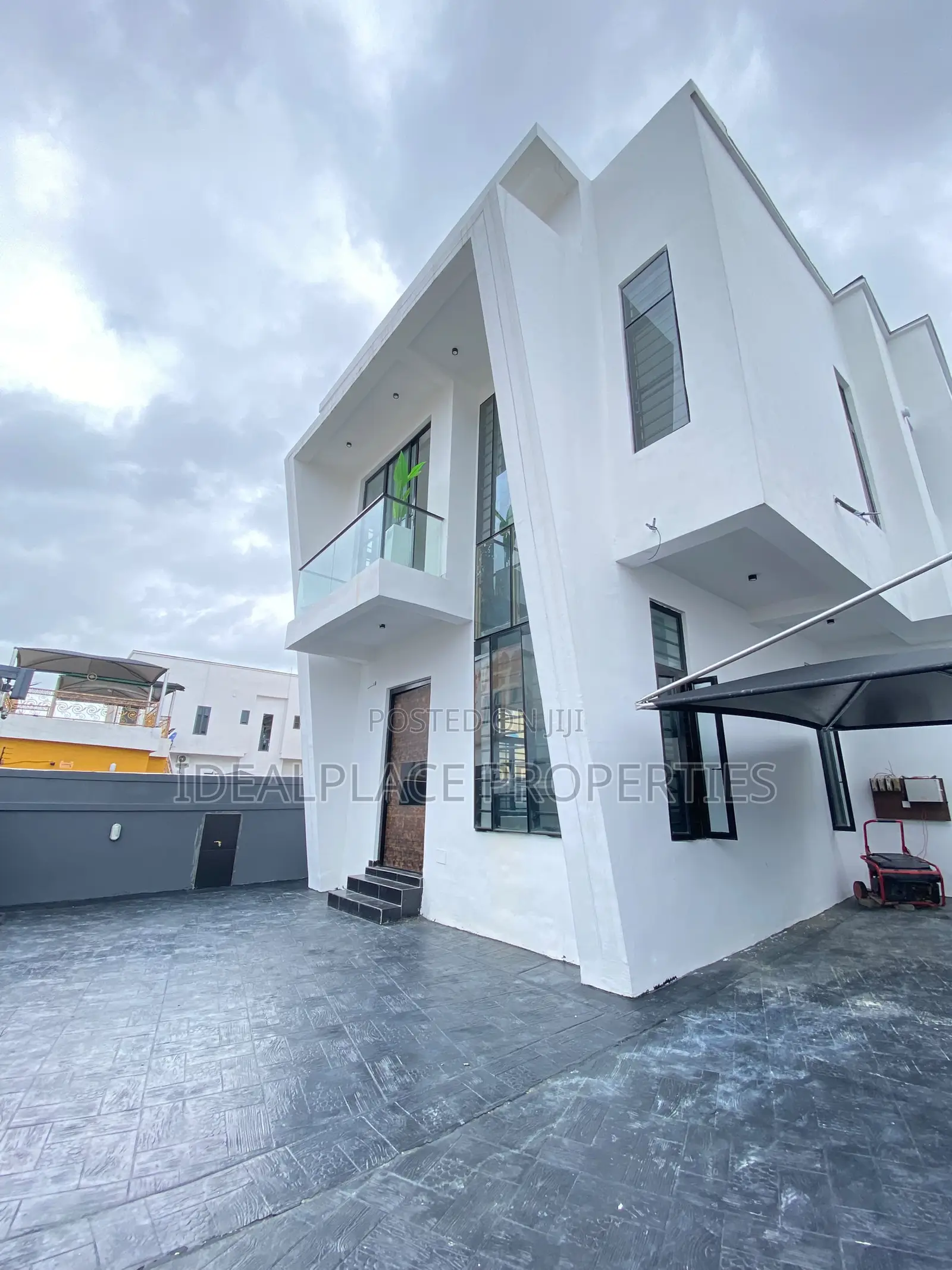 5bdrm Duplex in Sangotedo for sale in Sangotedo