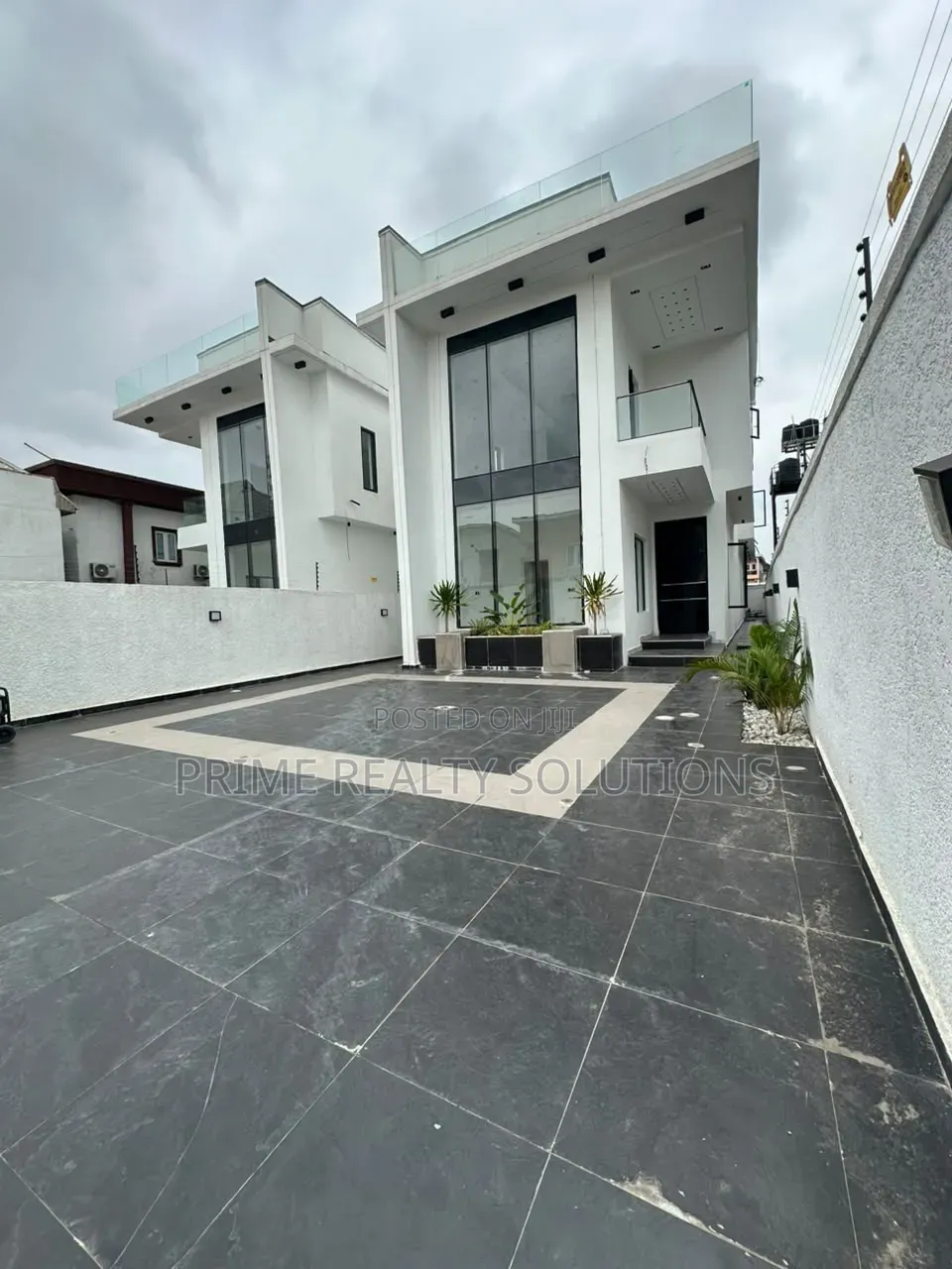 5bdrm Duplex in Ikota  
‎ for sale in Ikota