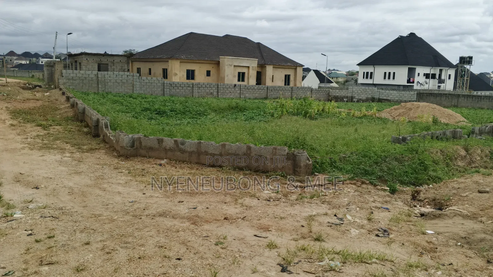 100×100 Land for Sale With Good Access Road in Phase 4 / Jikwoyi