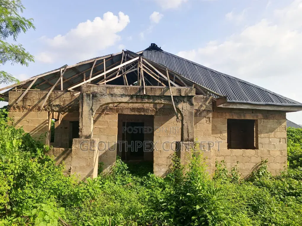 4bdrm Bungalow in Idi-Oke Estate for sale in Moniya