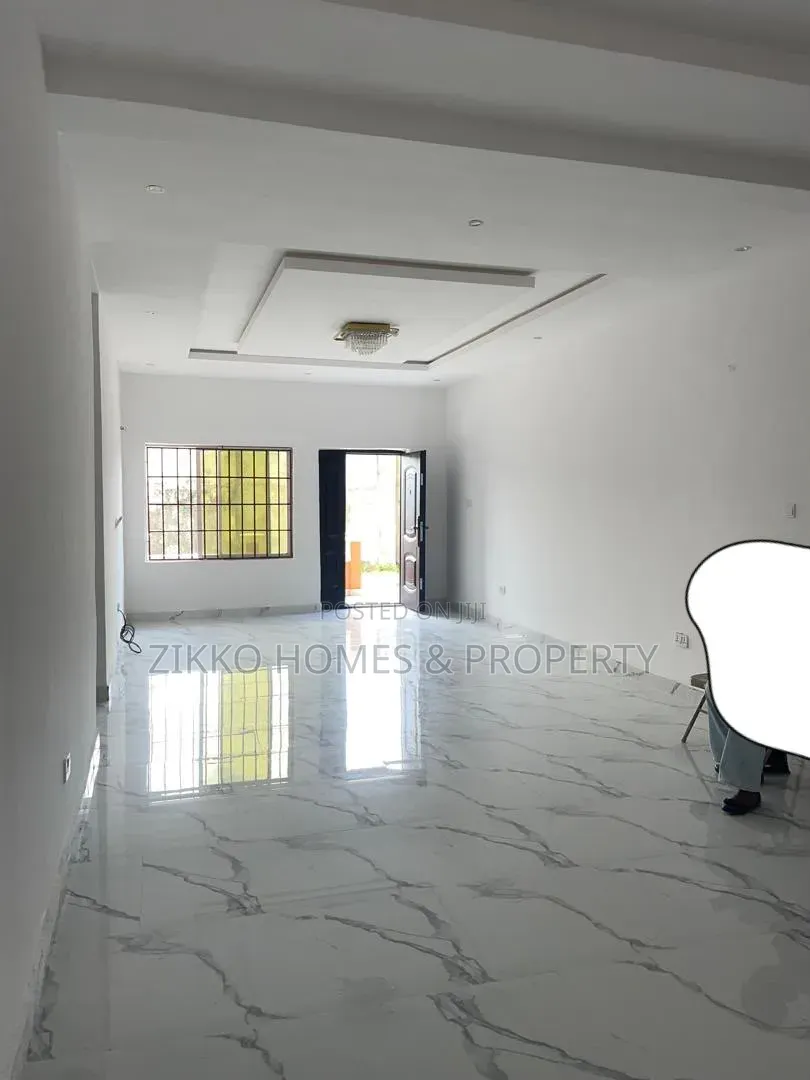 3bdrm Apartment in Chevron Drive for sale in Chevron
