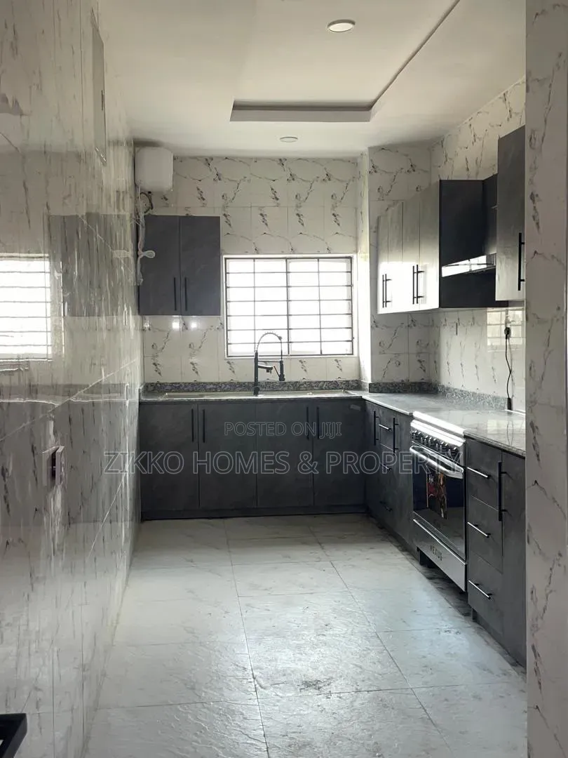 3bdrm Apartment in Chevron Drive for sale in Chevron