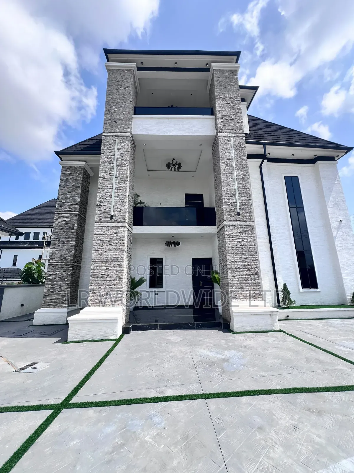 5bdrm Mansion in Dakwo District for sale in Dakwo District