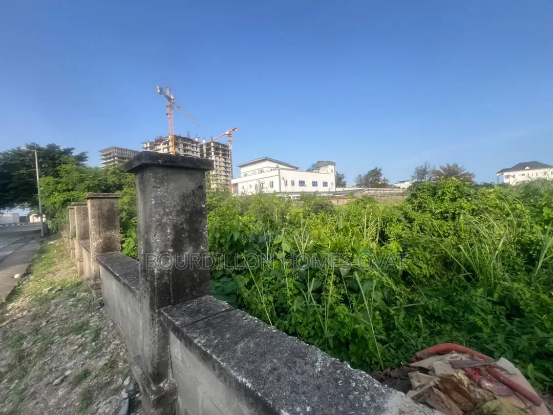 700sqm Mixed-Used Land for Sale in Banana Island