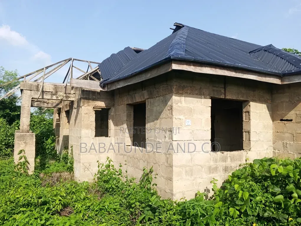 4bdrm Bungalow in Idi Oke Estate, Moniya for sale in Moniya