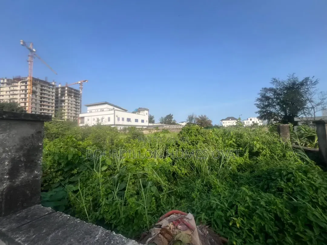 700sqm Mixed-Used Land for Sale in Banana Island
