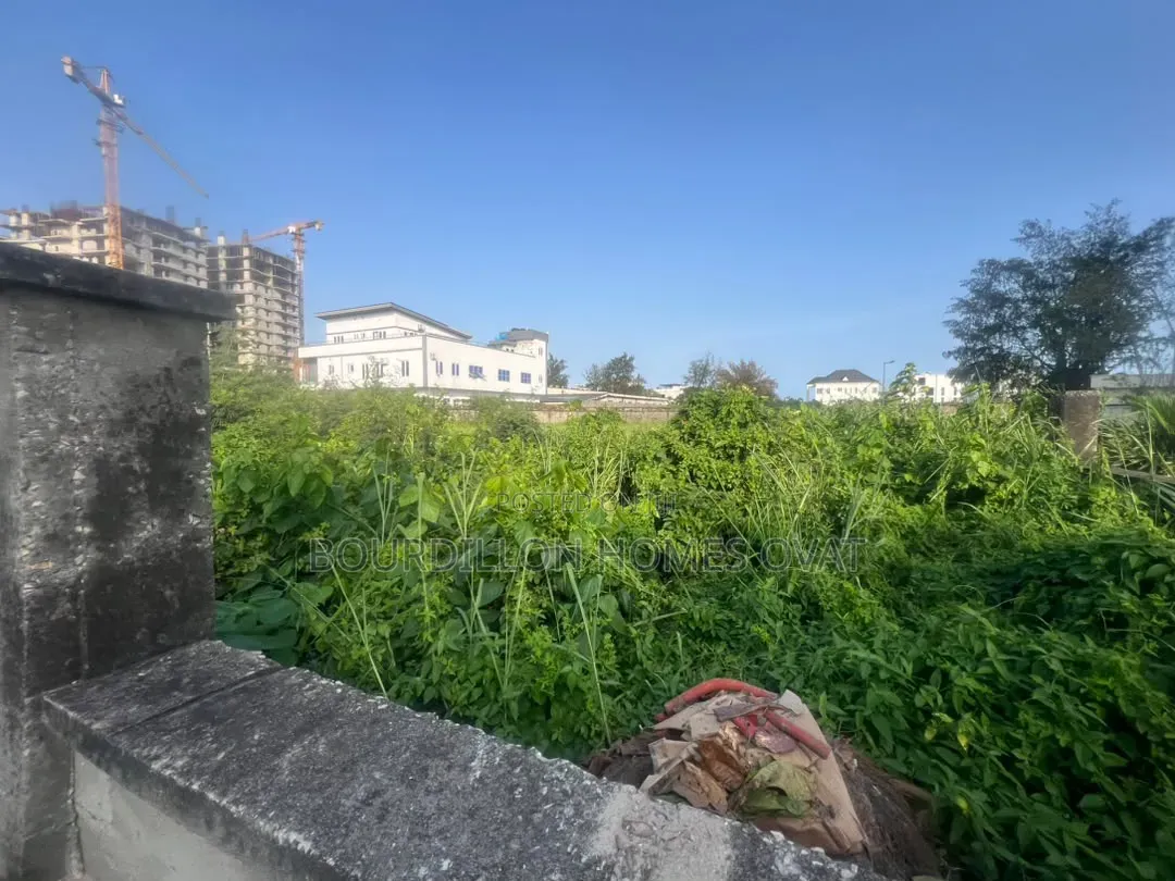 700sqm Mixed-Used Land for Sale in Banana Island