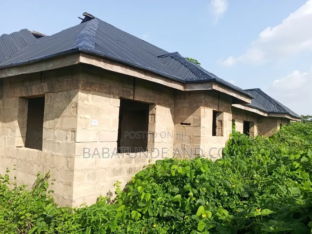 4bdrm Bungalow in Idi Oke Estate, Moniya for sale in Moniya