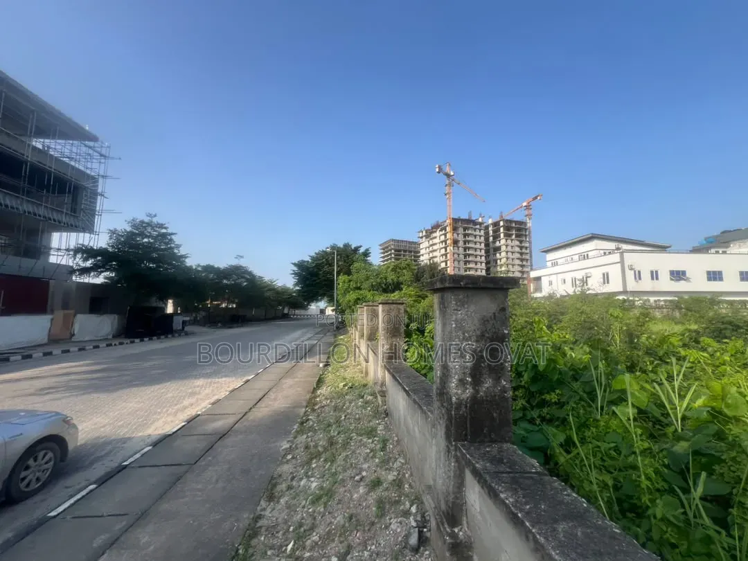 700sqm Mixed-Used Land for Sale in Banana Island