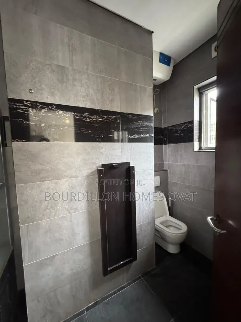 3bdrm Apartment in Lekki Phase 1 Lagos for rent in Lekki Phase 1
