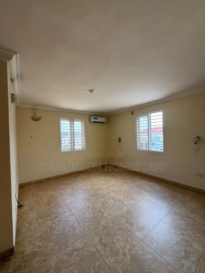 3bdrm Apartment in Lekki Phase 1 Lagos for rent in Lekki Phase 1