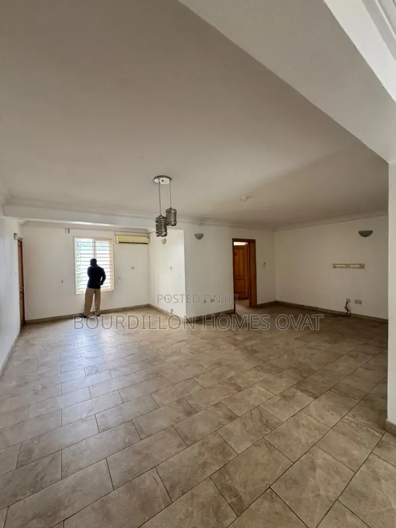 3bdrm Apartment in Lekki Phase 1 Lagos for rent in Lekki Phase 1