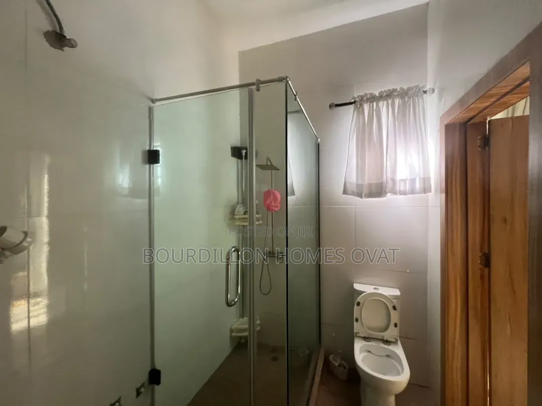 4bdrm Duplex in Ikota Villa Estate for rent in Ikota