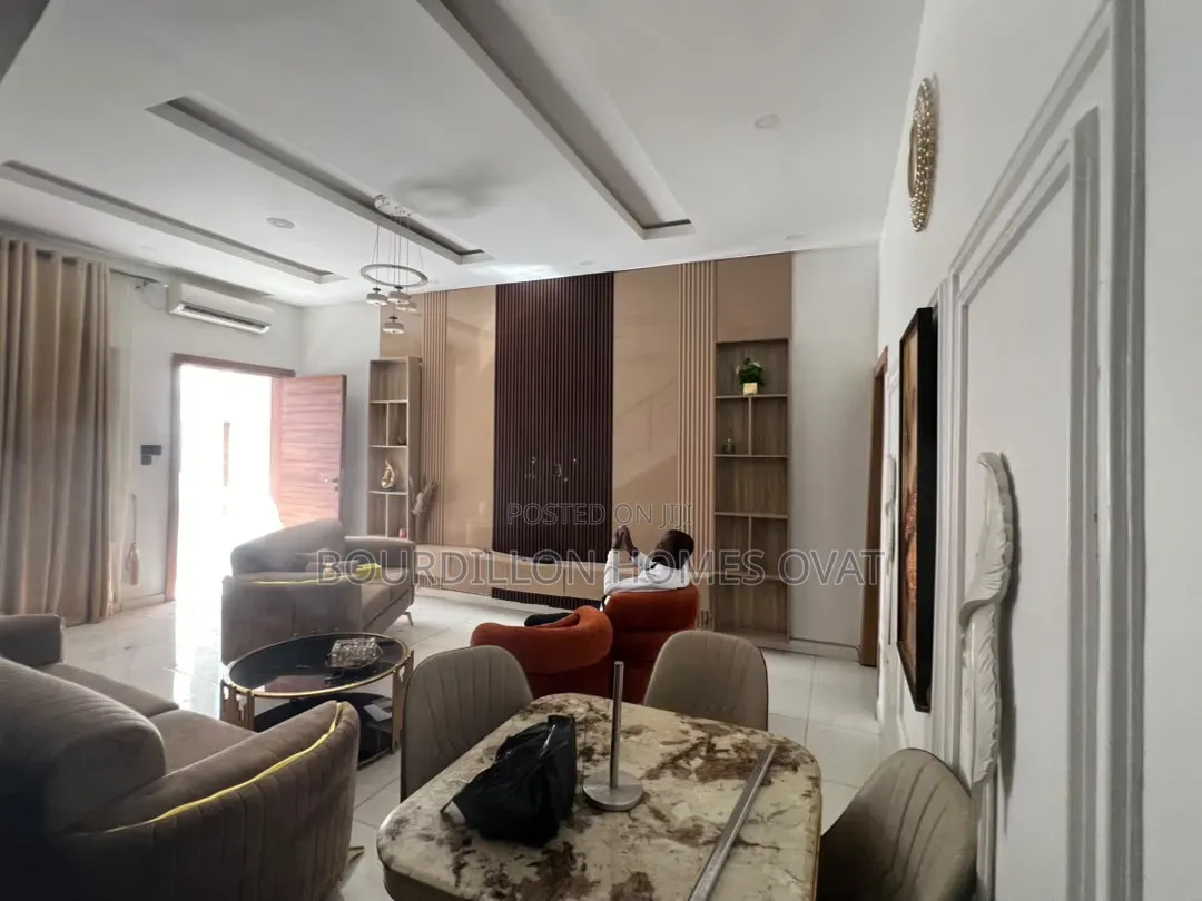 4bdrm Duplex in Ikota Villa Estate for rent in Ikota