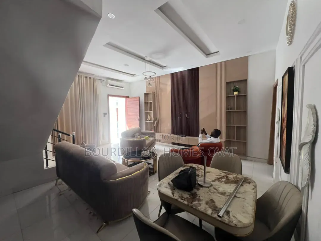 4bdrm Duplex in Ikota Villa Estate for rent in Ikota