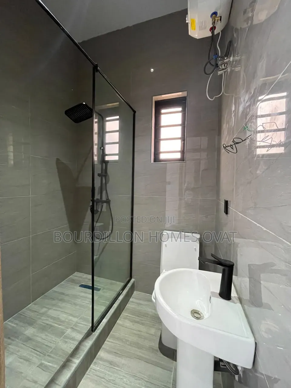 2bdrm Apartment in Lekki Phase 1 Lagos for sale in Lekki Phase 1