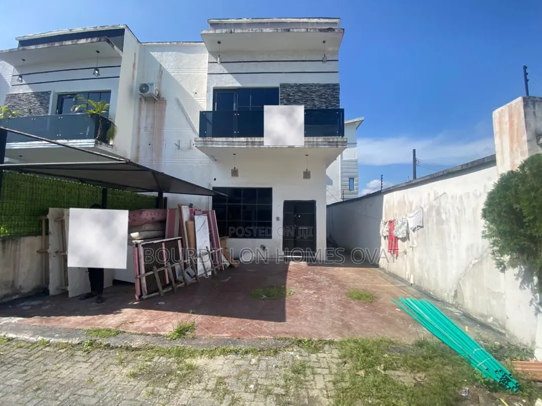 4bdrm Duplex in Ikota Villa Estate for rent in Ikota