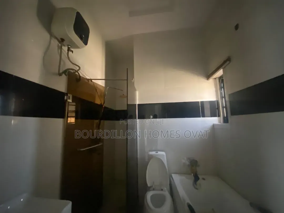 4bdrm Duplex in Ikota Villa Estate for rent in Ikota