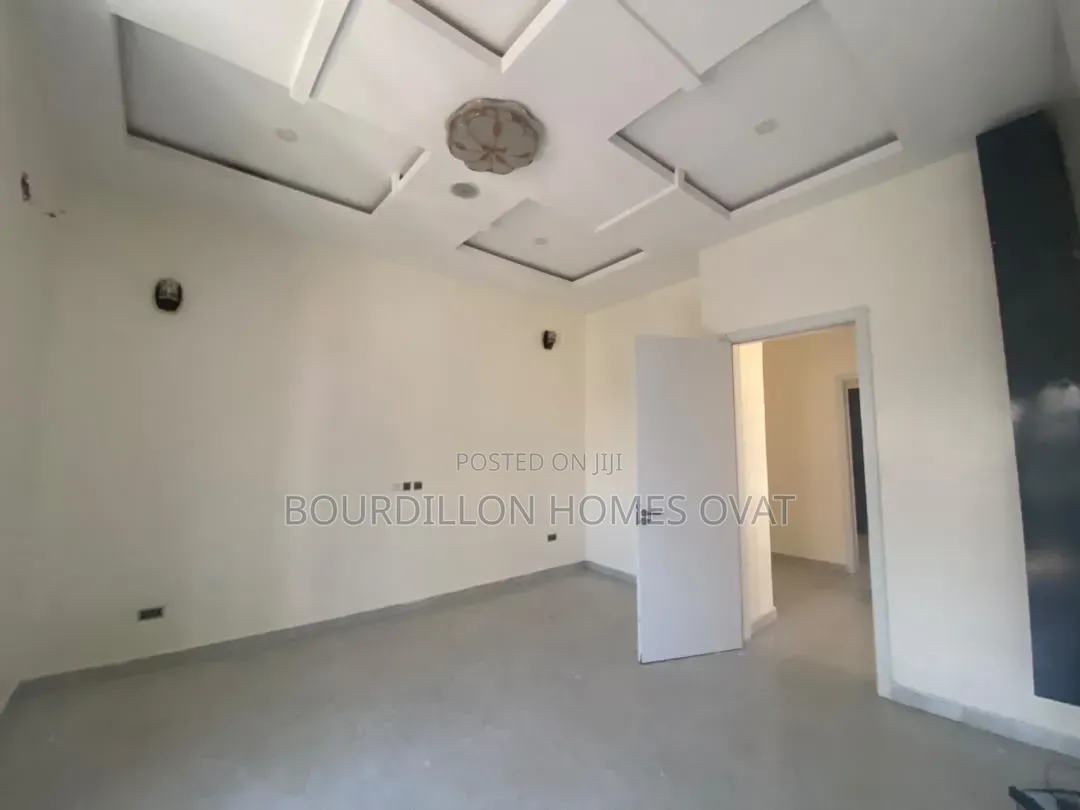 4bdrm Duplex in Ikota Villa Estate for rent in Ikota