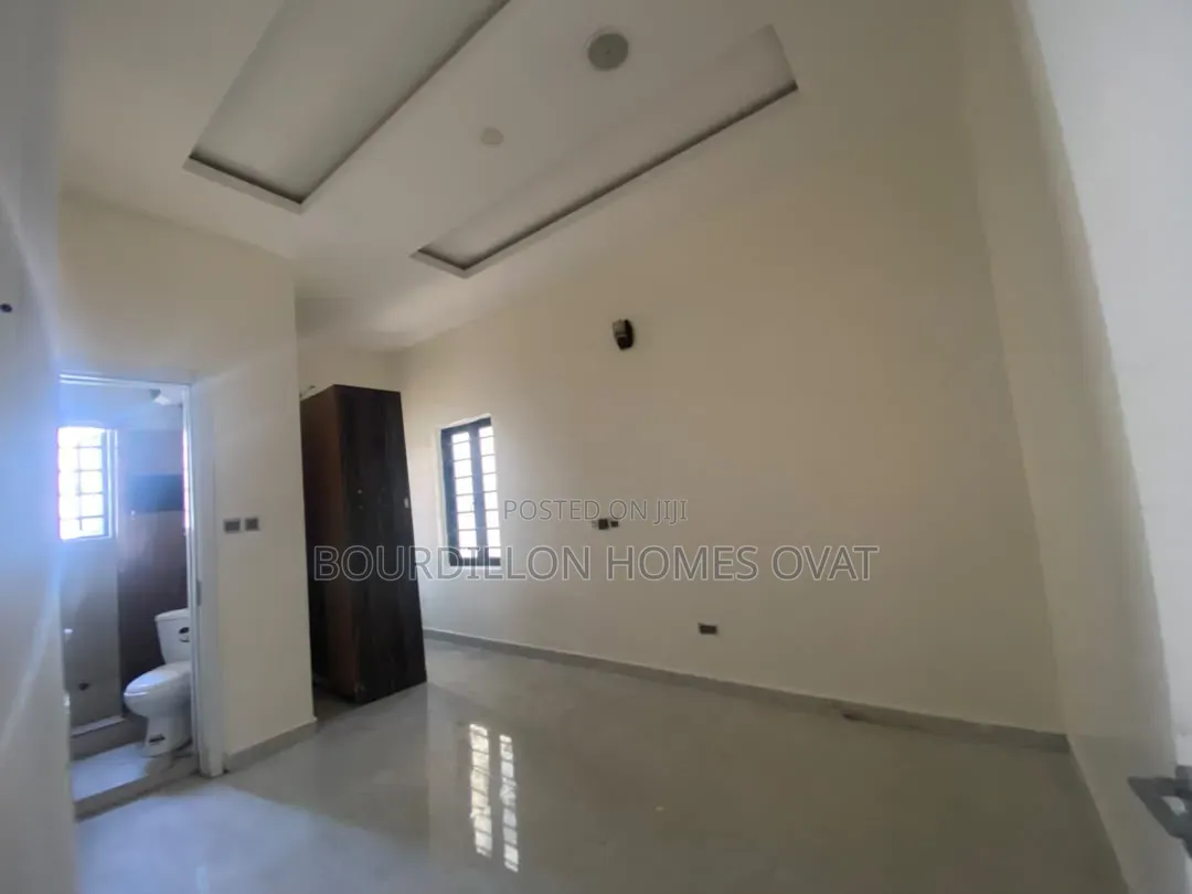4bdrm Duplex in Ikota Villa Estate for rent in Ikota