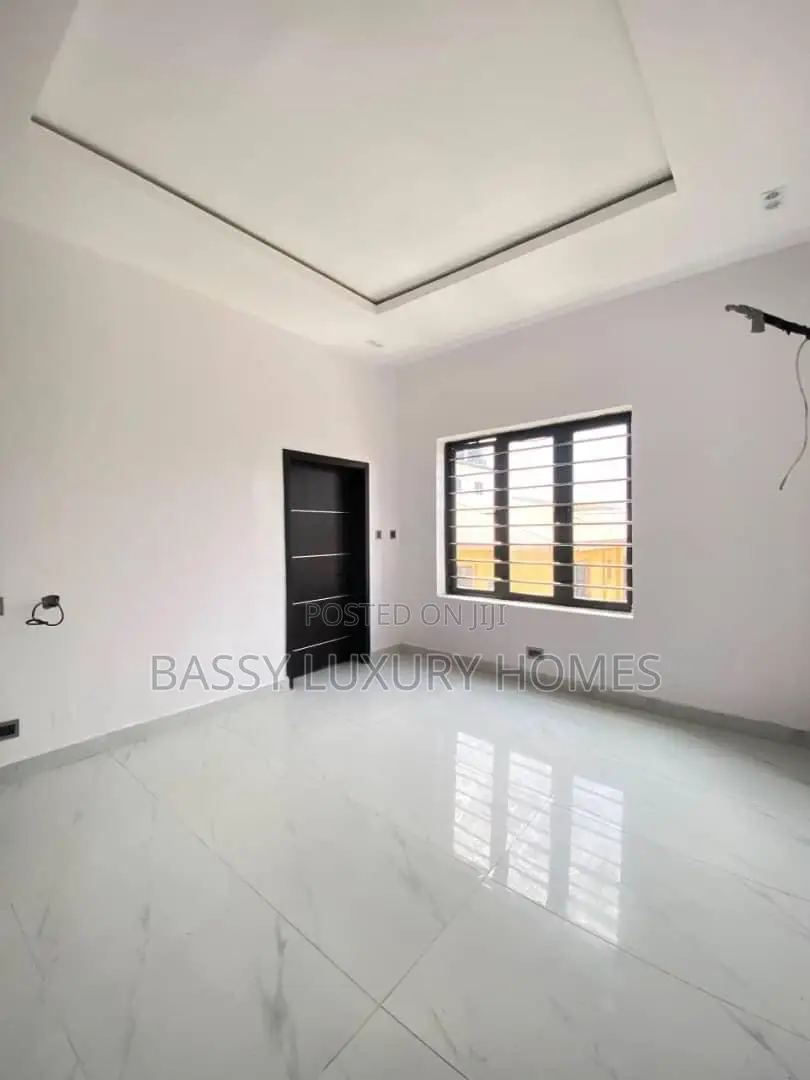 5bdrm Duplex in Ologolo for sale in Ologolo