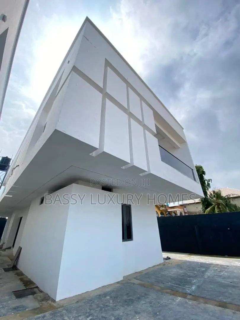 5bdrm Duplex in Ologolo for sale in Ologolo