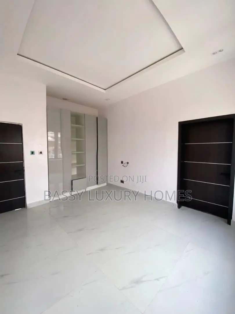 5bdrm Duplex in Ologolo for sale in Ologolo