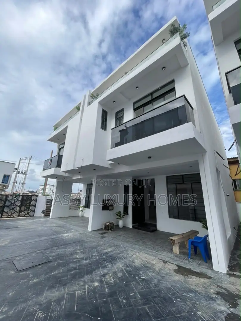 3bdrm Duplex in Ikota for sale in Ikota