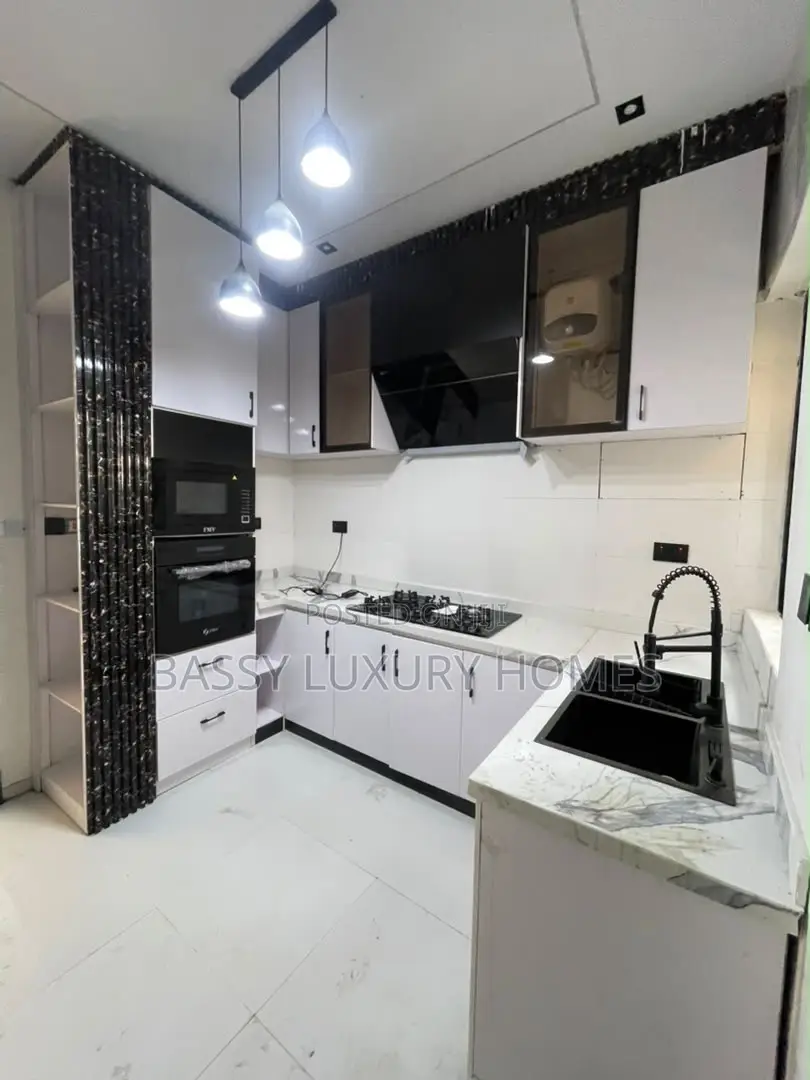 3bdrm Duplex in Ikota for sale in Ikota