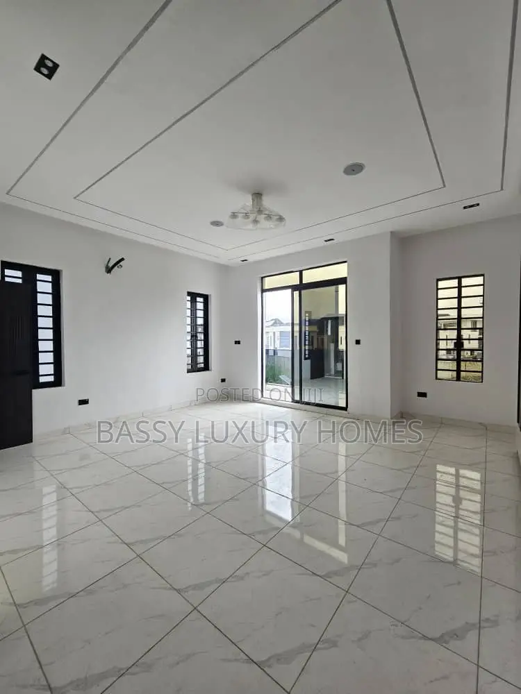 4bdrm Duplex in Lekki for sale in Lekki