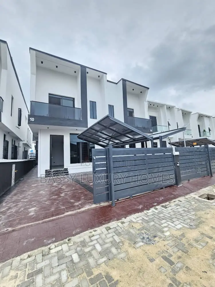 4bdrm Duplex in Lekki for sale in Lekki