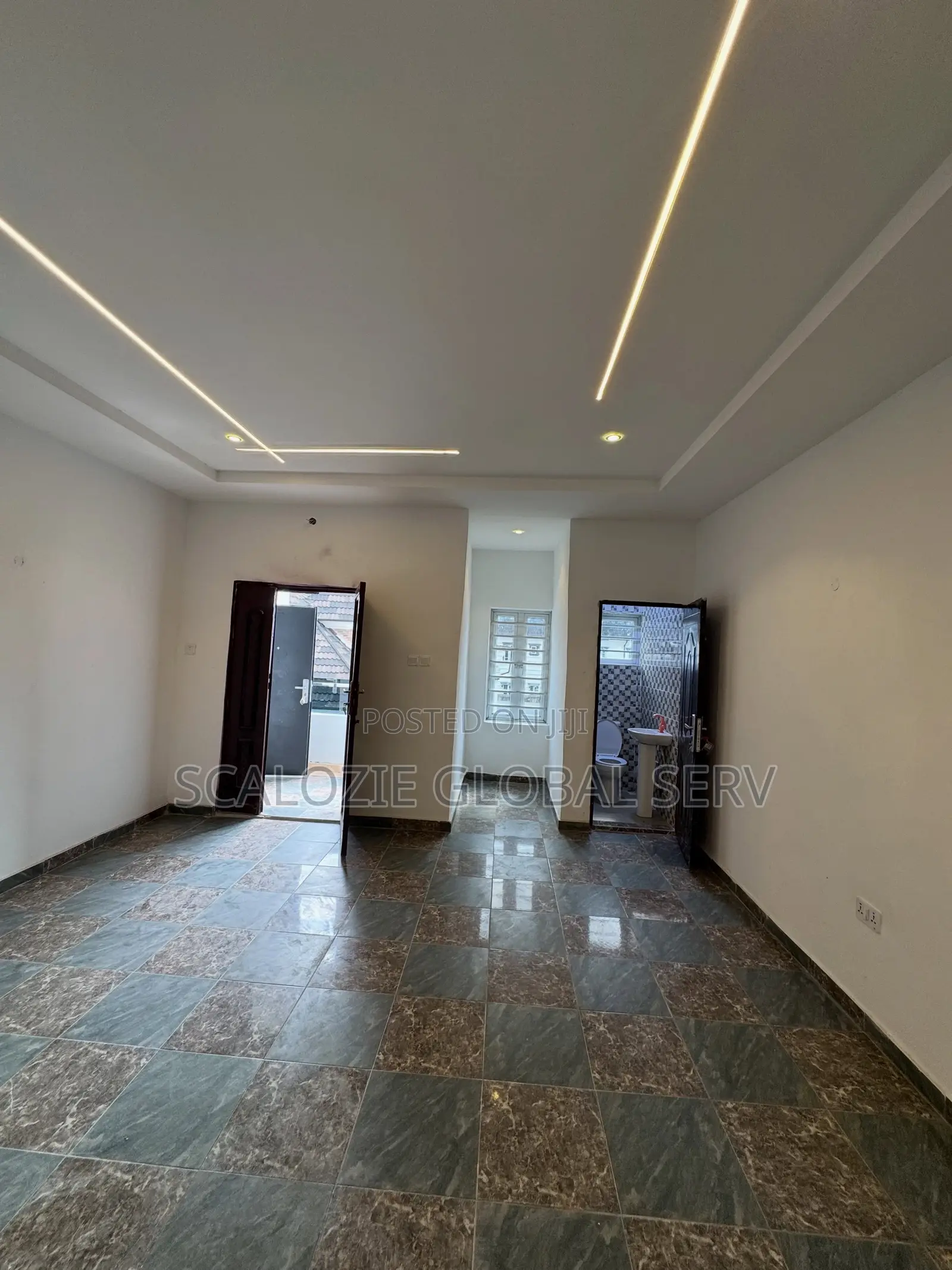 2bdrm Block of Flats in Sars Road, Port-Harcourt for sale in Port-Harcourt