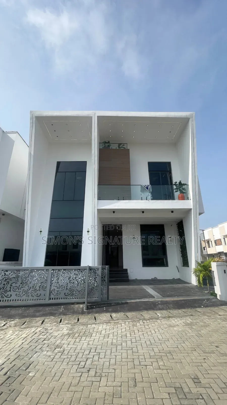 5bdrm Duplex in Chevron for sale in Chevron
