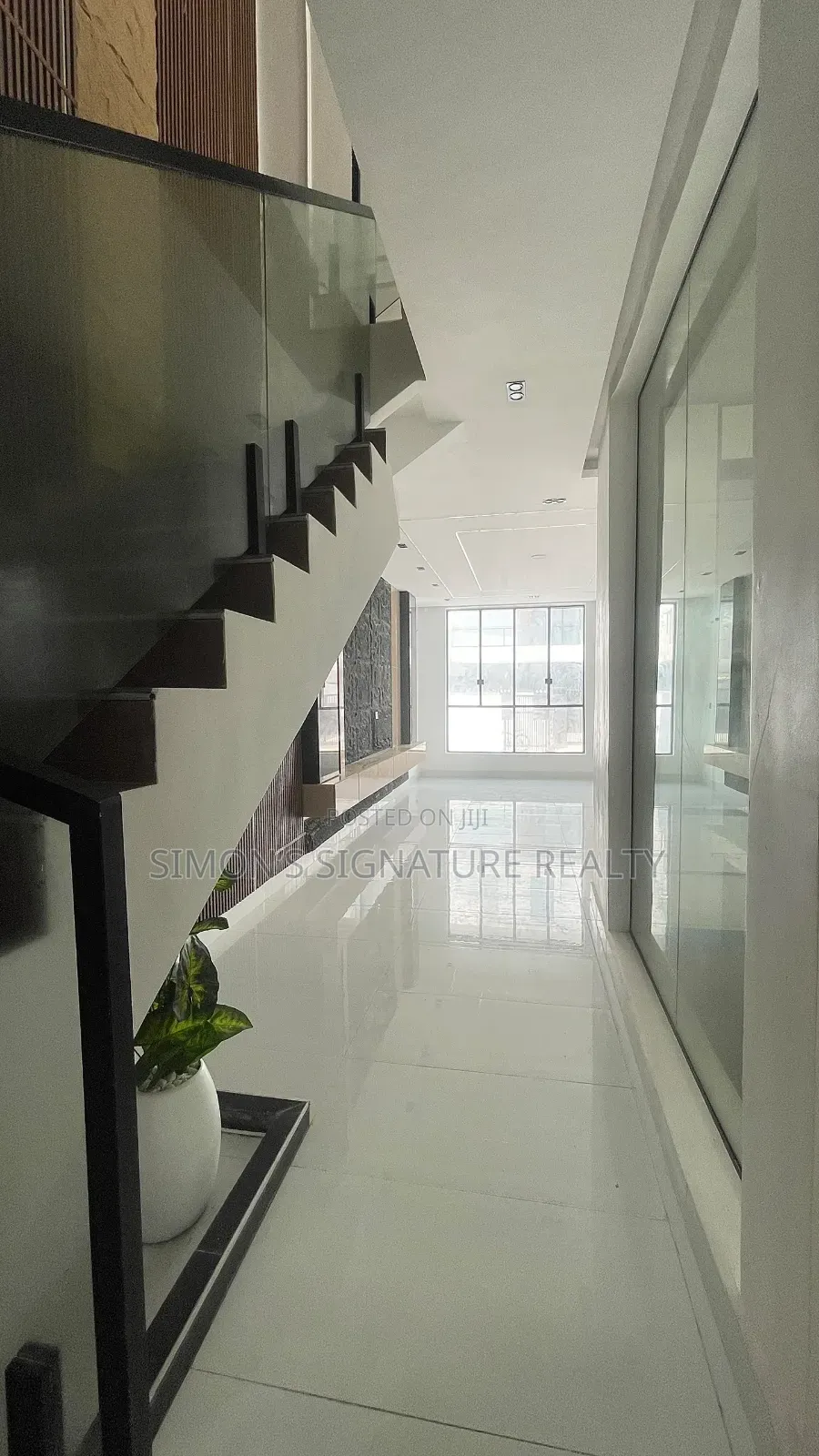 4bdrm Duplex in Chevron for sale in Chevron