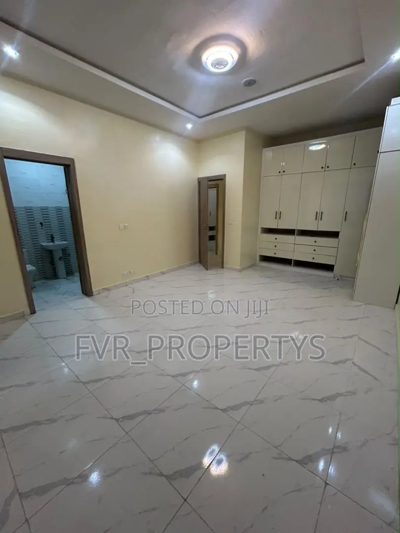 4bdrm Shared Apartment in Villa, Ikota for rent in Ikota