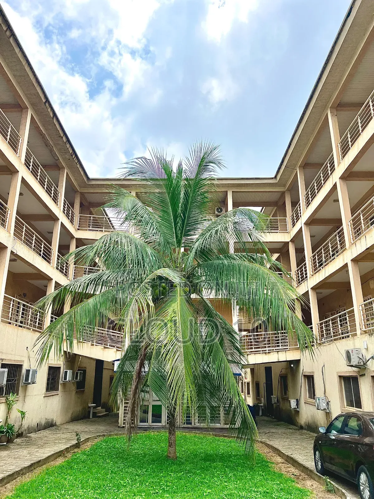 Beautiful Plaza in Zone 5 / Wuse