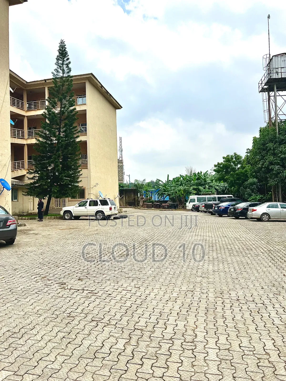 Beautiful Plaza in Zone 5 / Wuse