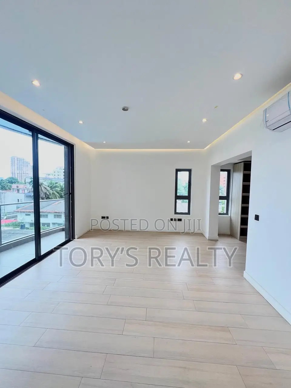 3bdrm Apartment in Old Ikoyi for sale in Old Ikoyi