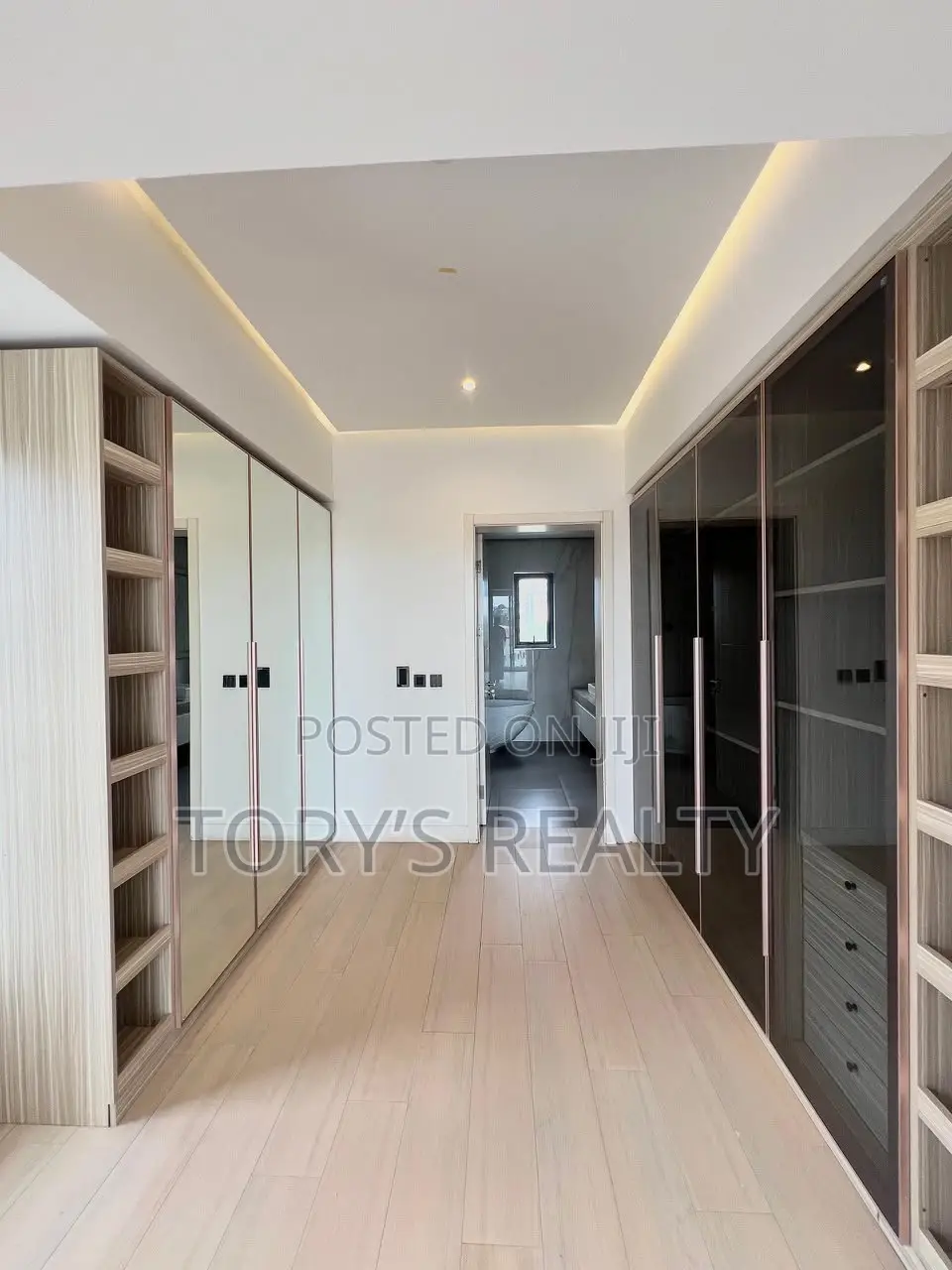 3bdrm Apartment in Old Ikoyi for sale in Old Ikoyi