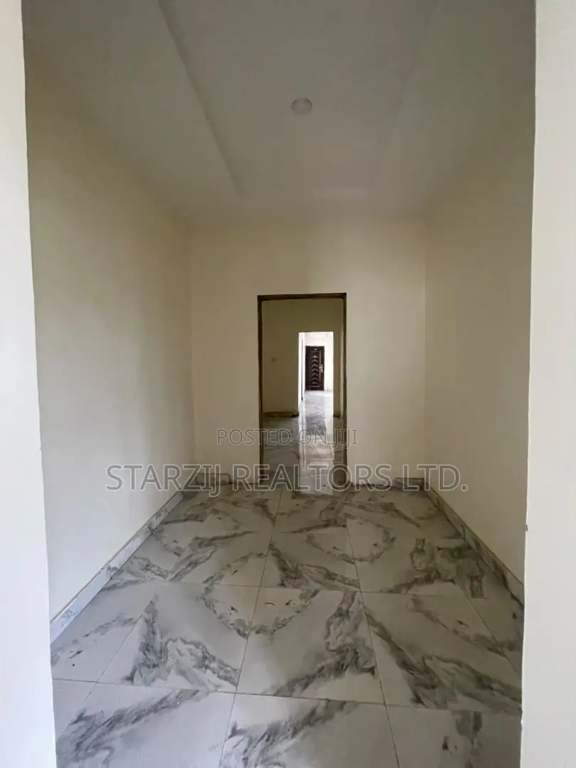 4bdrm Duplex in Kaura for sale in Kaura