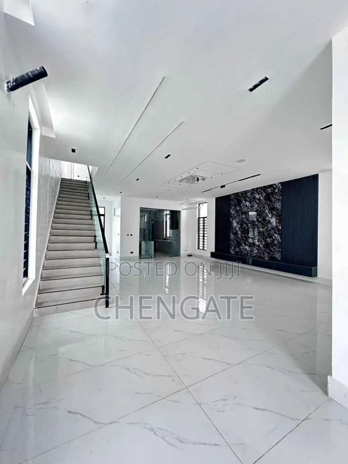 5bdrm Duplex in Chevron for sale in Chevron